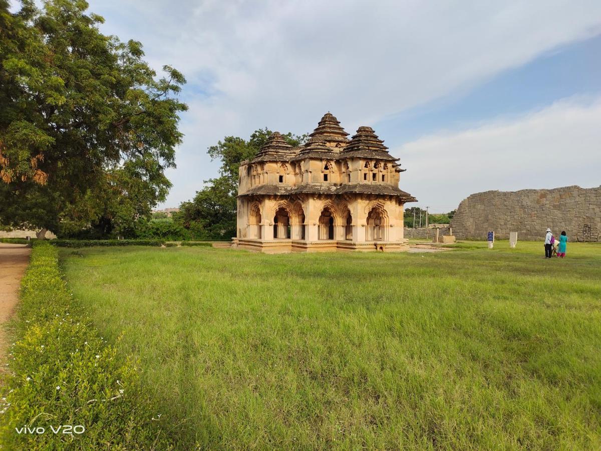 Srinivasa Homestay Хампи Екстериор снимка